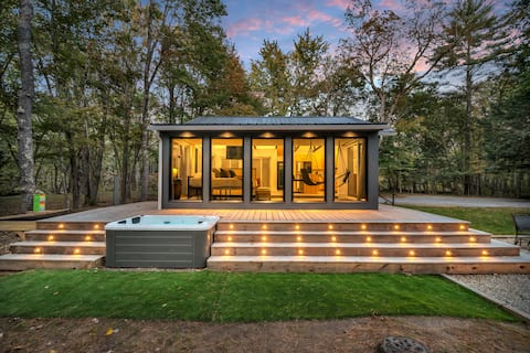 LUX Designer Private Waterfront Hot Tub - Secluded