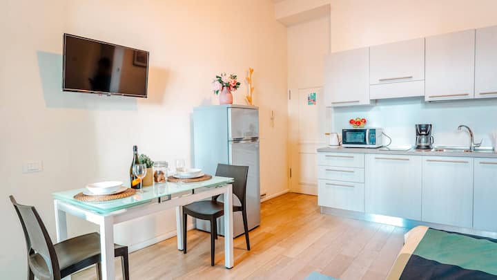Romantic Getaway-charming Central Aprt W/ Balcony - Prague