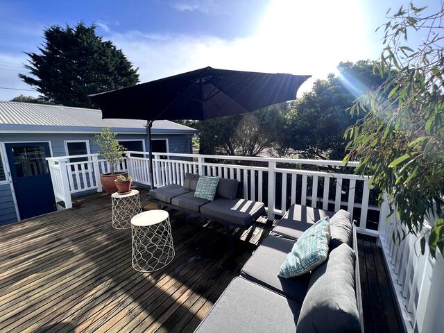 Beach house in central Aireys Inlet. Pet Friendly gallery image 2