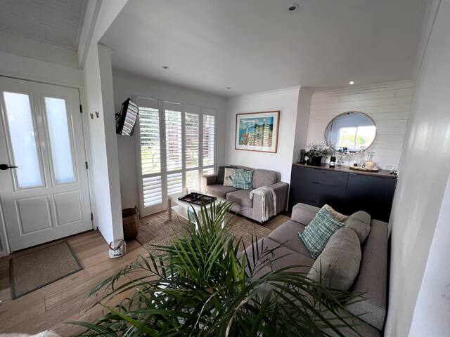 Beach house in central Aireys Inlet. Pet Friendly gallery image 4