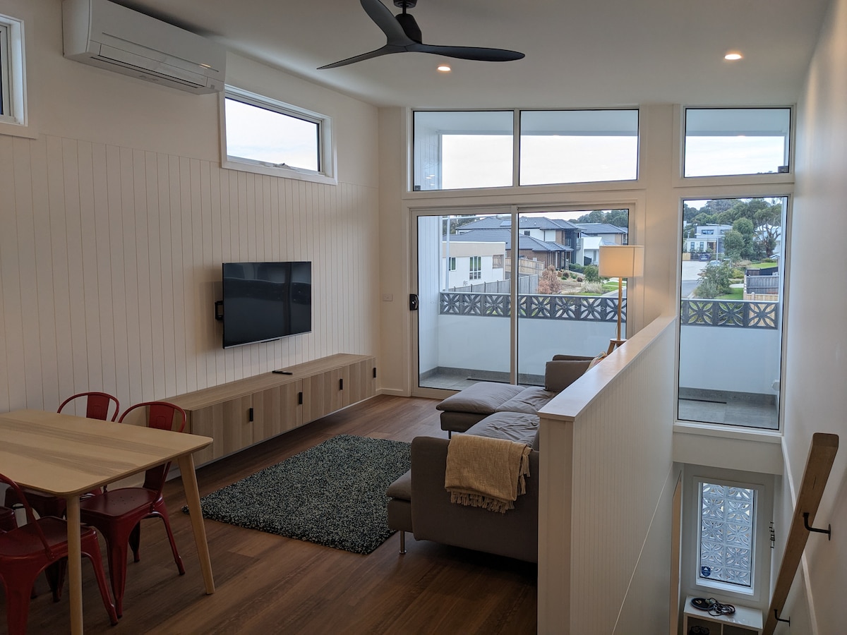 Successful Airbnb property: Modern, tidy, whole of top floor apartment. in Cowes