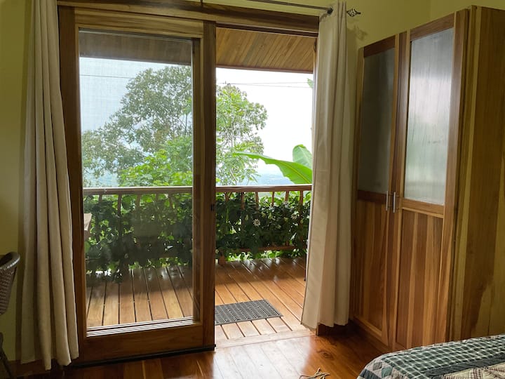 Mtazamo kutoka kwa Chumba cha kulala #2