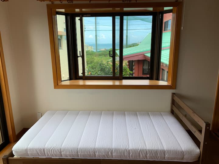 寝室のベッド？1