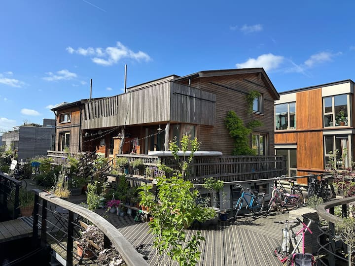 Charming Floating Houseboat - Amsterdã