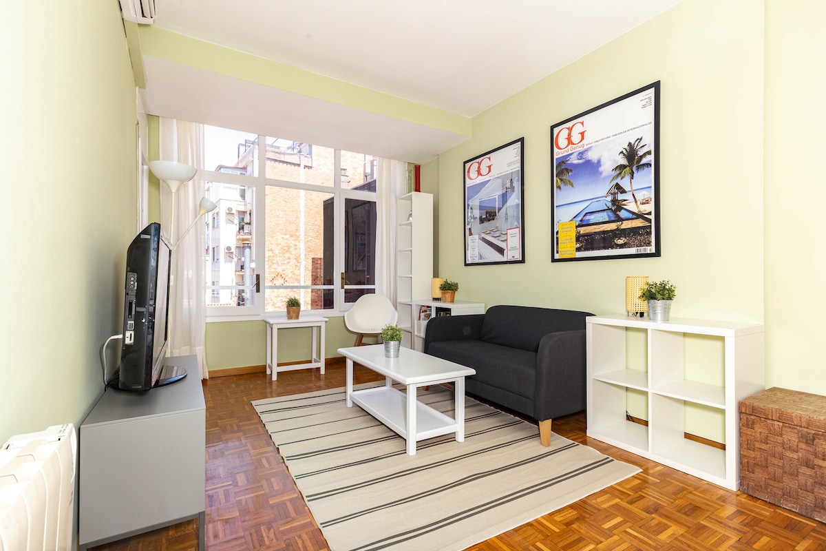 Popular Airbnb listing: Bright Apartment with Terrace (Renovated in 2025) in Sant Gervasi Galvany
