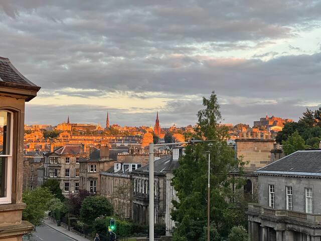 Stunning flat with castle view gallery image 3