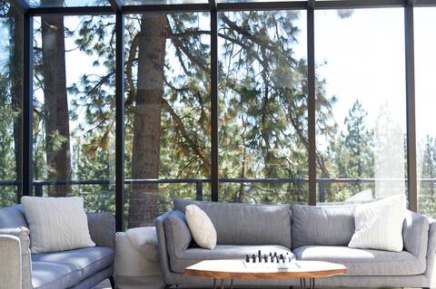 Newly Renovated House w/ Glass Room + HOT TUB