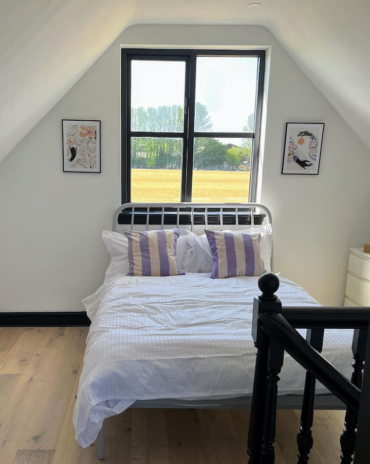 Master bedroom with ensuite bathroom and beautiful views over open countryside. Egyptian cotton linen and feather pillows.