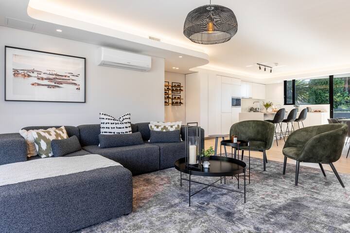 Penthouse stunning 360 views Cape Town gallery image 5