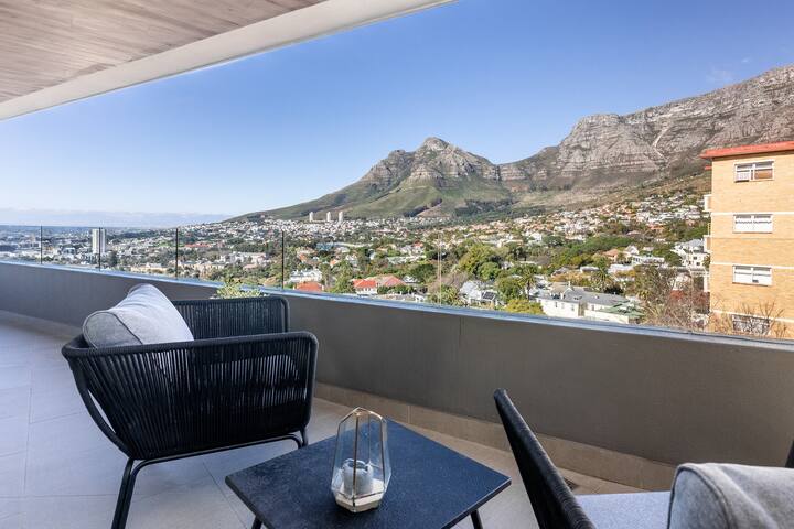 Penthouse stunning 360 views Cape Town gallery image 3