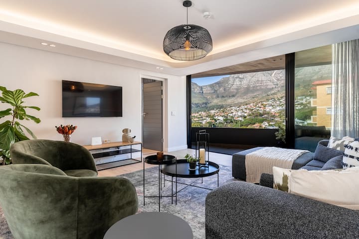 Penthouse stunning 360 views Cape Town gallery image 4