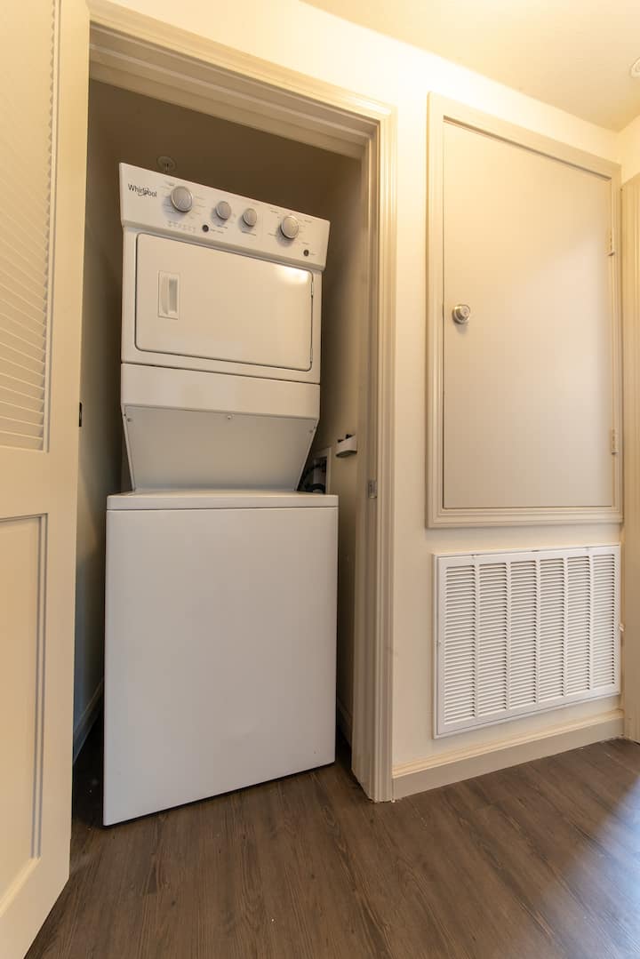 New*2 BD*First Floor*Pool*Wi-Fi*Gym*Pack 'n Play