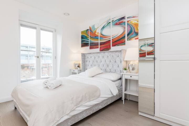 Central London Southbank, Charles Dickens