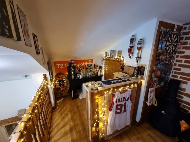 Central Converted Distillery Penthouse gallery image 5