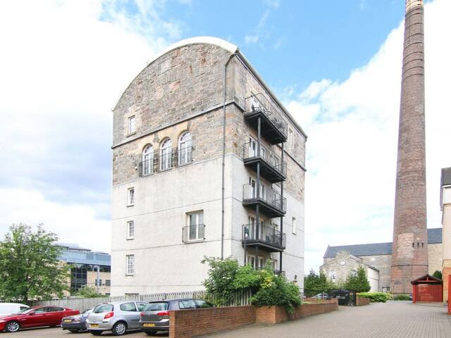 Central Converted Distillery Penthouse gallery image 4