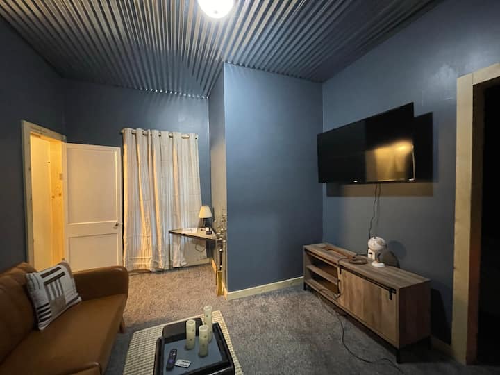 Cozy Corner Apartment - Rock Island, IL