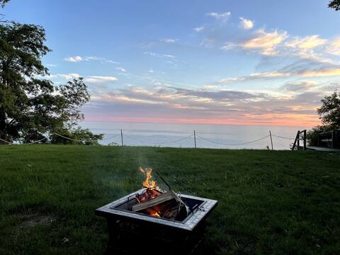 Lake Michigan - Private Beach, Stunning View, Yard