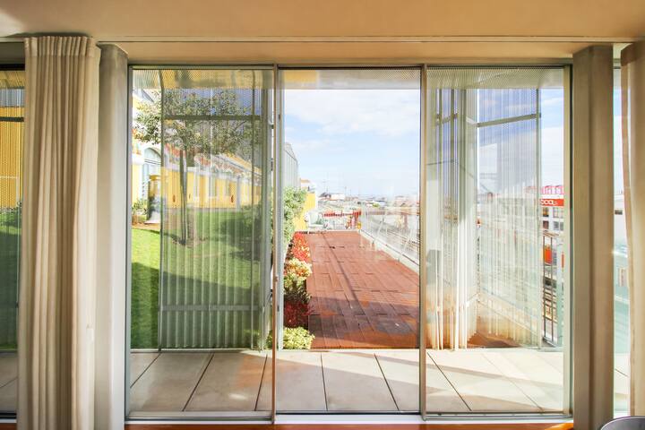 Lisbon Luxury Design Apartment with River View gallery image 3