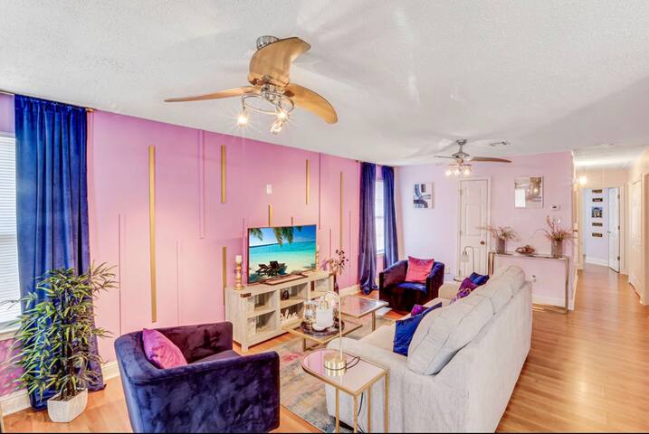 Purple Palace In Great Location gallery image 4