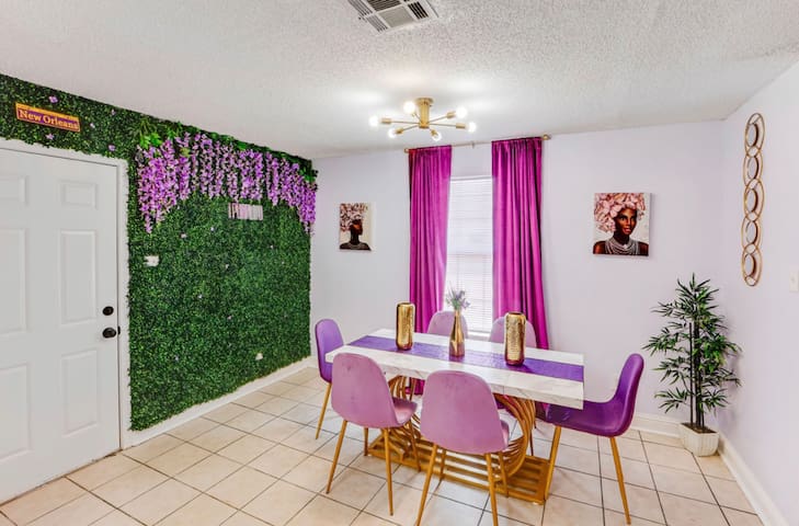 Purple Palace In Great Location