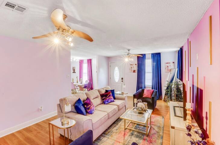 Purple Palace In Great Location gallery image 2