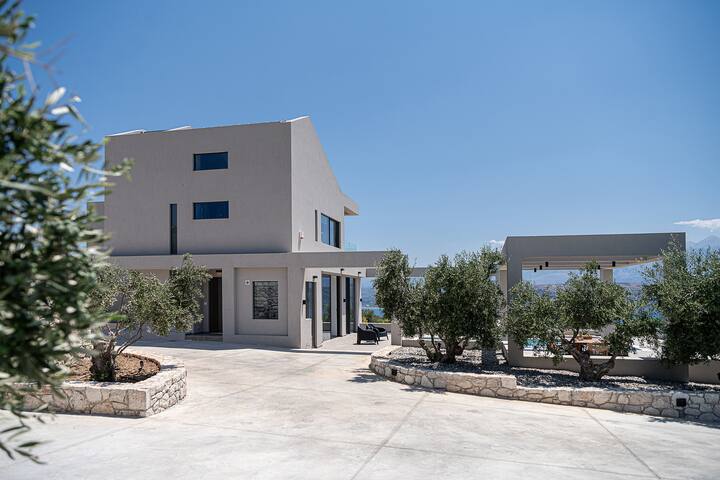 Μοντερνα βιλλα με θεα θαλασσα και βουνο gallery image 5