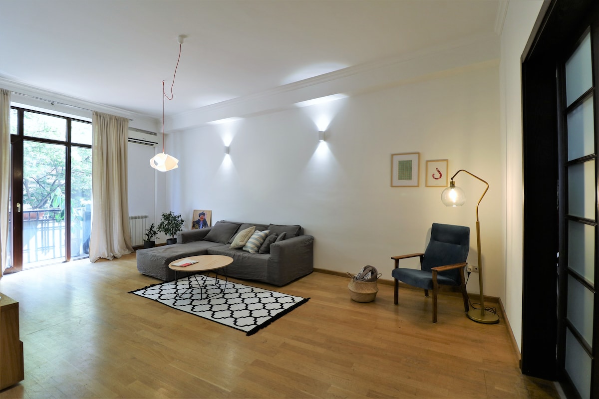 Квартира вторичка в тбилиси. Тбилиси квартиры. Тбилиси квартиры. Тбилиси квартиры. Грузинская квартира.