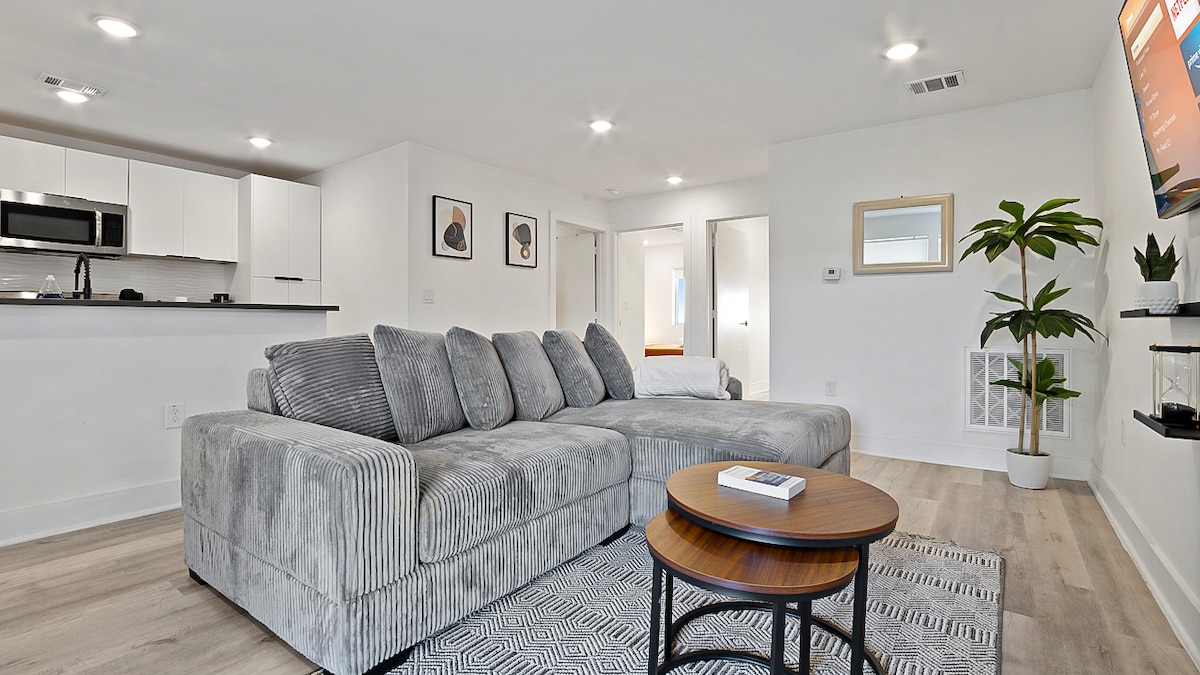 Popular Airbnb listing: sweet spot Dallas! in Belmont Park