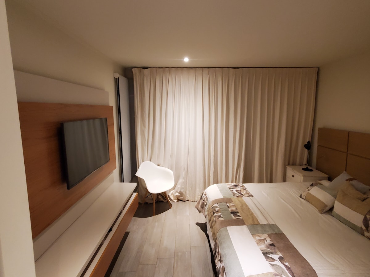 Მთავარი ნამუშევარი კომპლექტთან ერთად. საწოლი დიდი ხნით