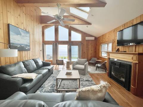 Beachfront 4 BR Spacious House!  [Coastal Haven]