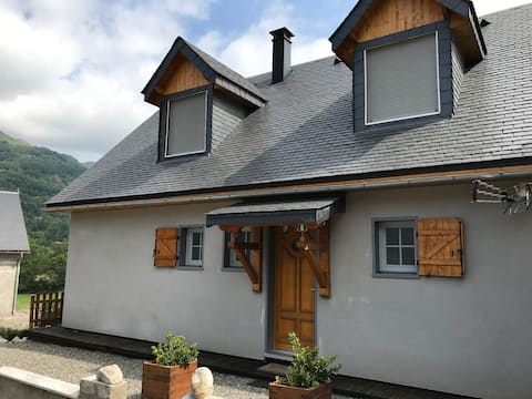 Cozy House ~ 4 Bedrooms ~ Enclosed Garden ~ Fiber Optic Internet