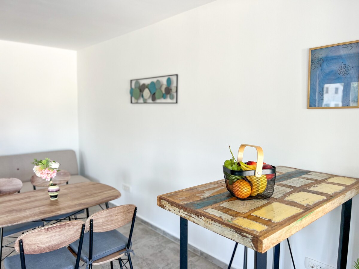 Sunny Retreat: Spacious & Light-Filled