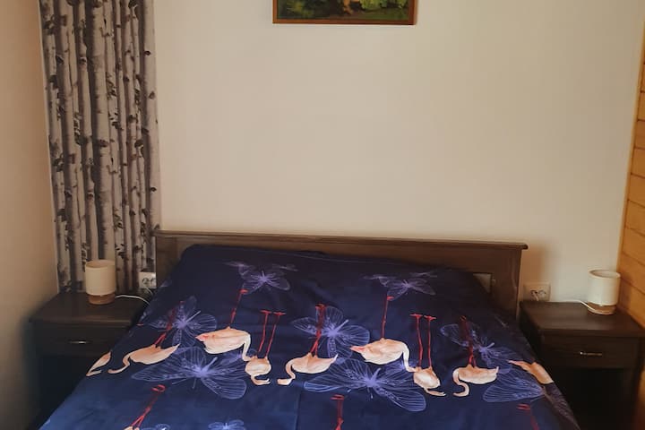 Dormitor cu pat matrimonial