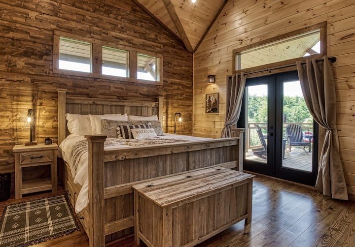 ห้องนอนขนาดคิงไซส์พร้อมลานส่วนตัว