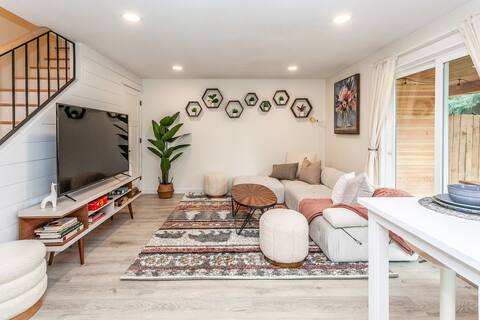 Modern Oasis Duplex 8Bed 4bath Work/Play Oasis
