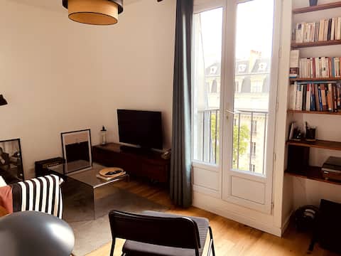 Popular Airbnb listing: Entire place: Chez Nilton in Paris 7e Arrondissement
