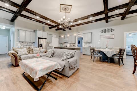 Rustic Custom 7bd 3ba Villa