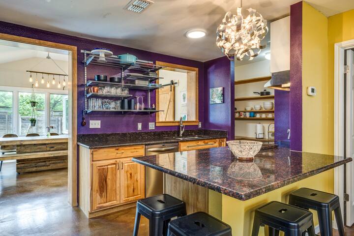 Two-Home Heart of Austin Compound & Karaoke Lounge gallery image 4