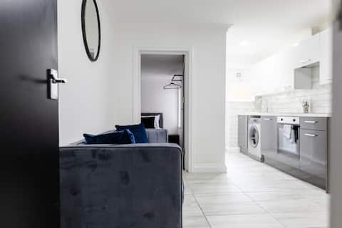 Popular Airbnb listing: Chic Urban 2 Bedroom Apartments Near City Centre in Cathays