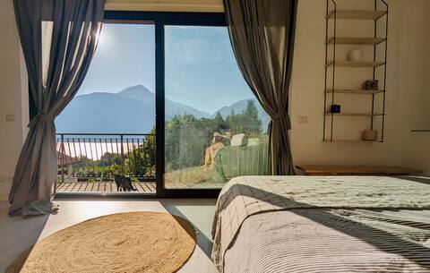 Watch Sunrise in bed, at Casa Clio lake house