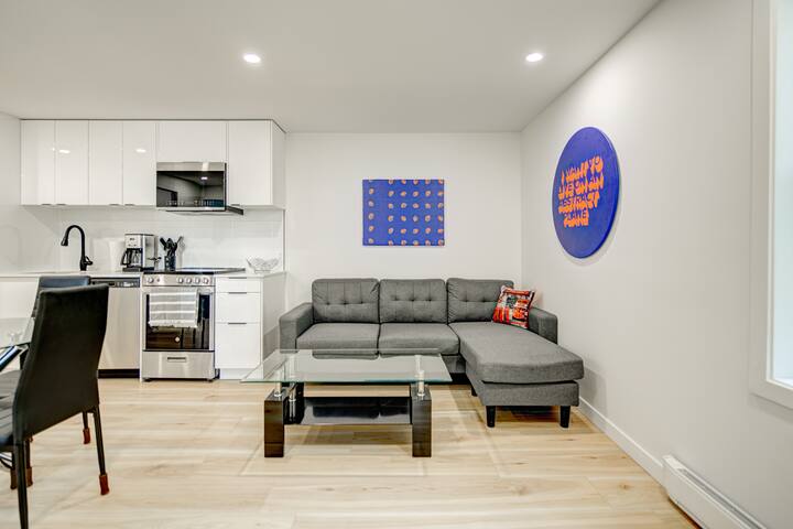 Chic 3BR in Downtown/Gay Village, Near Metro gallery image 3