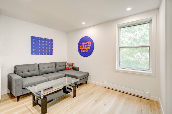 Chic 3BR in Downtown/Gay Village, Near Metro gallery image 2