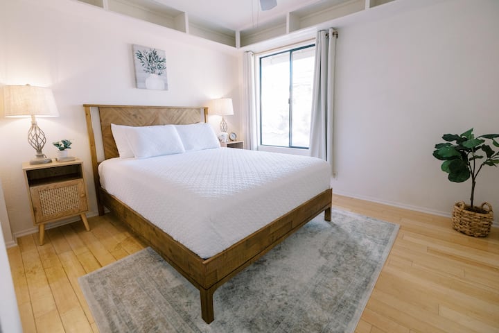 bedroom #3 with 1 queen size bed