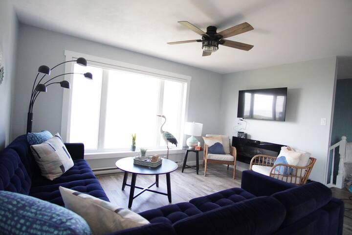 Tranquil 4 Bed Oceanfront Home gallery image 4