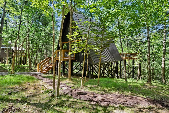 The Eagle's Nest Treehouse