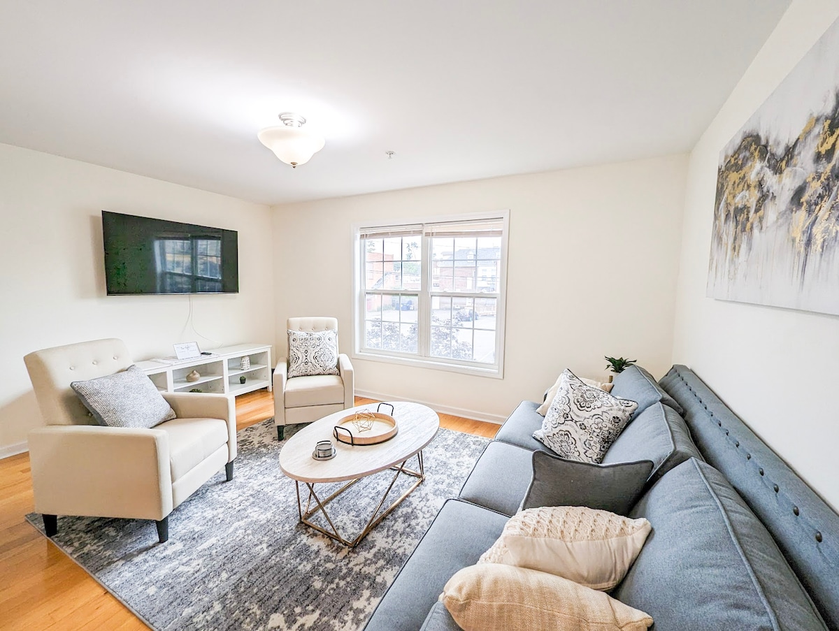 GREAT VALUE Lux Townhome King Beds W/D Garage B9 Houses for Rent in