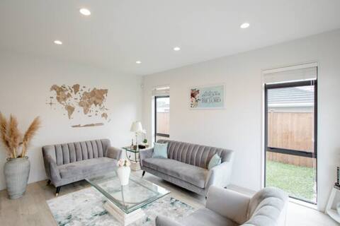 Modern House in Karaka Lakes