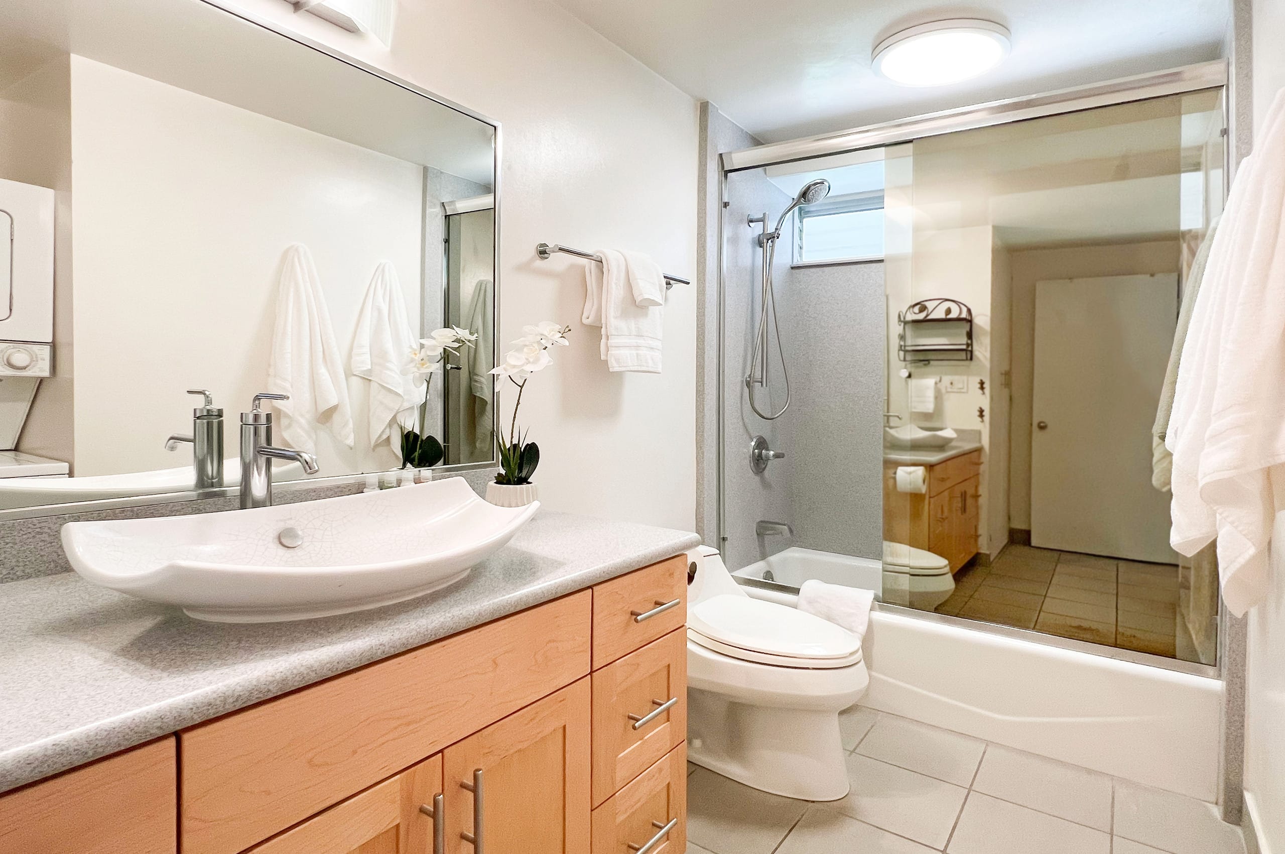 Ocean View Beachfront Luxury at Waikiki Shore #303 - Image 18