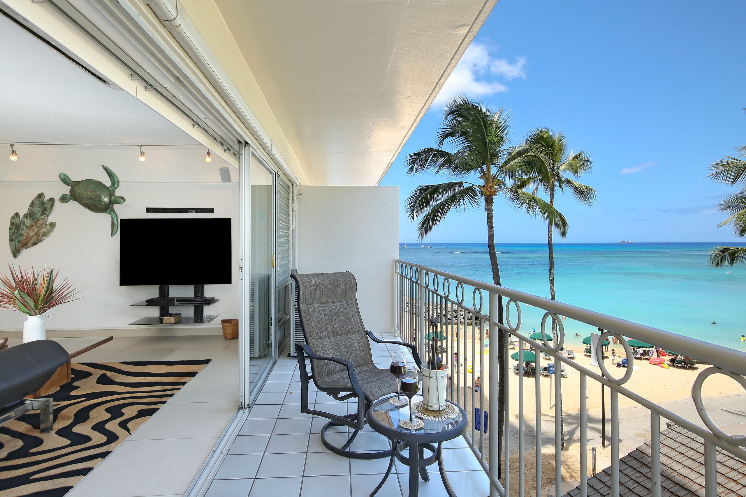 Ocean View Beachfront Luxury at Waikiki Shore #303 - Image 20