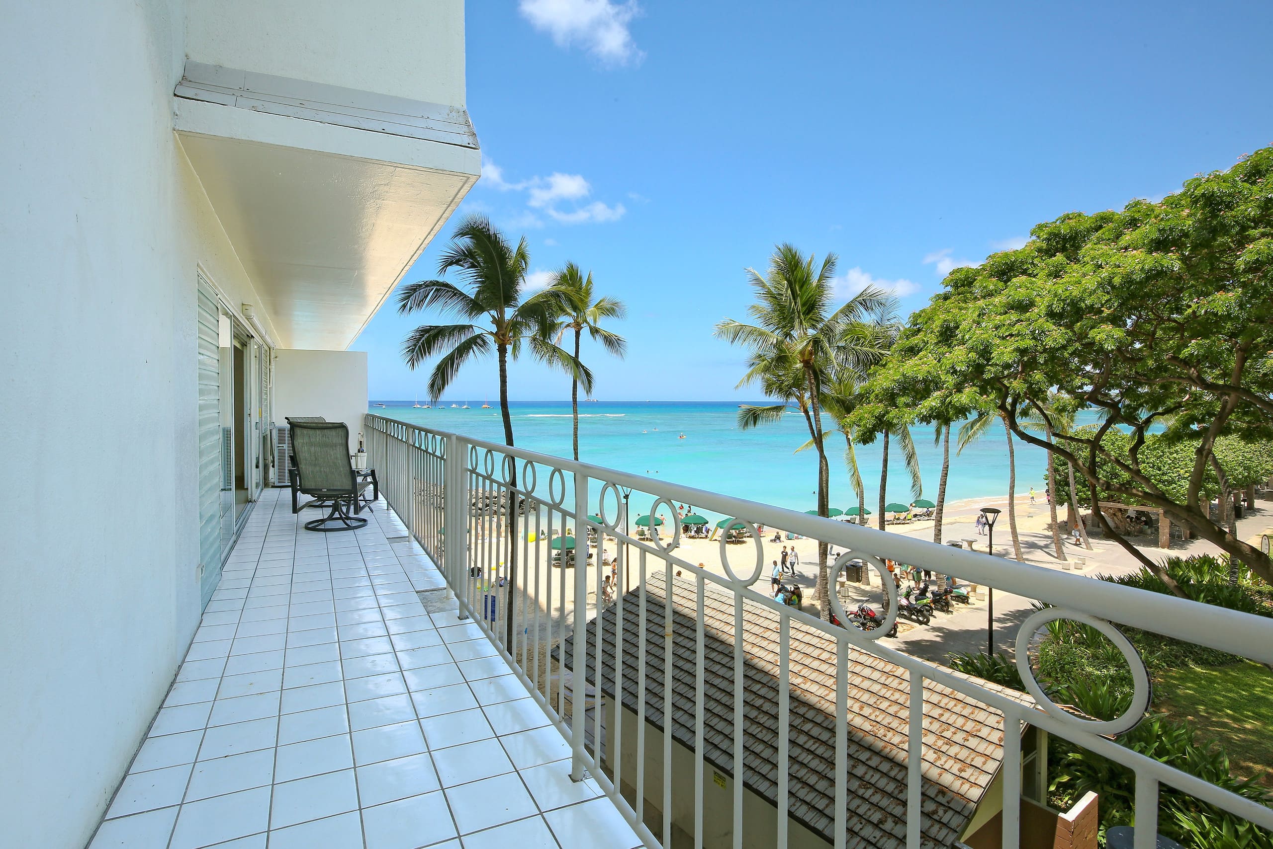 Ocean View Beachfront Luxury at Waikiki Shore #303 - Image 23